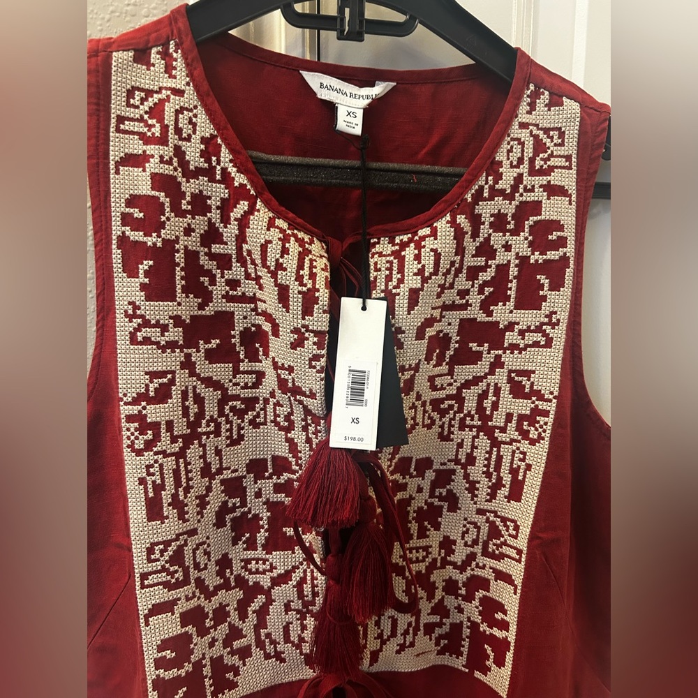 Banana Republic Embroidered Tencel Linen Mini Dress, size: XS, Red Currant - Picture 6 of 7